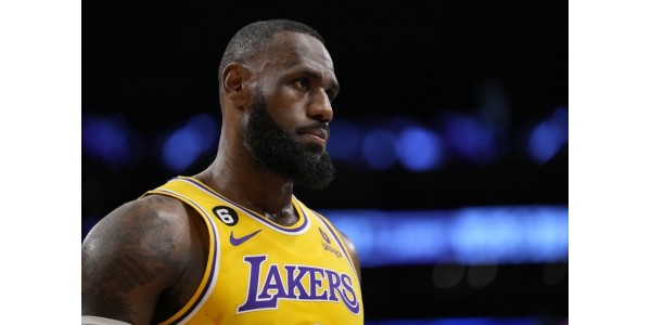 LeBron James, de 38 años, sigue alcanzando nuevas estadísticas en la NBA